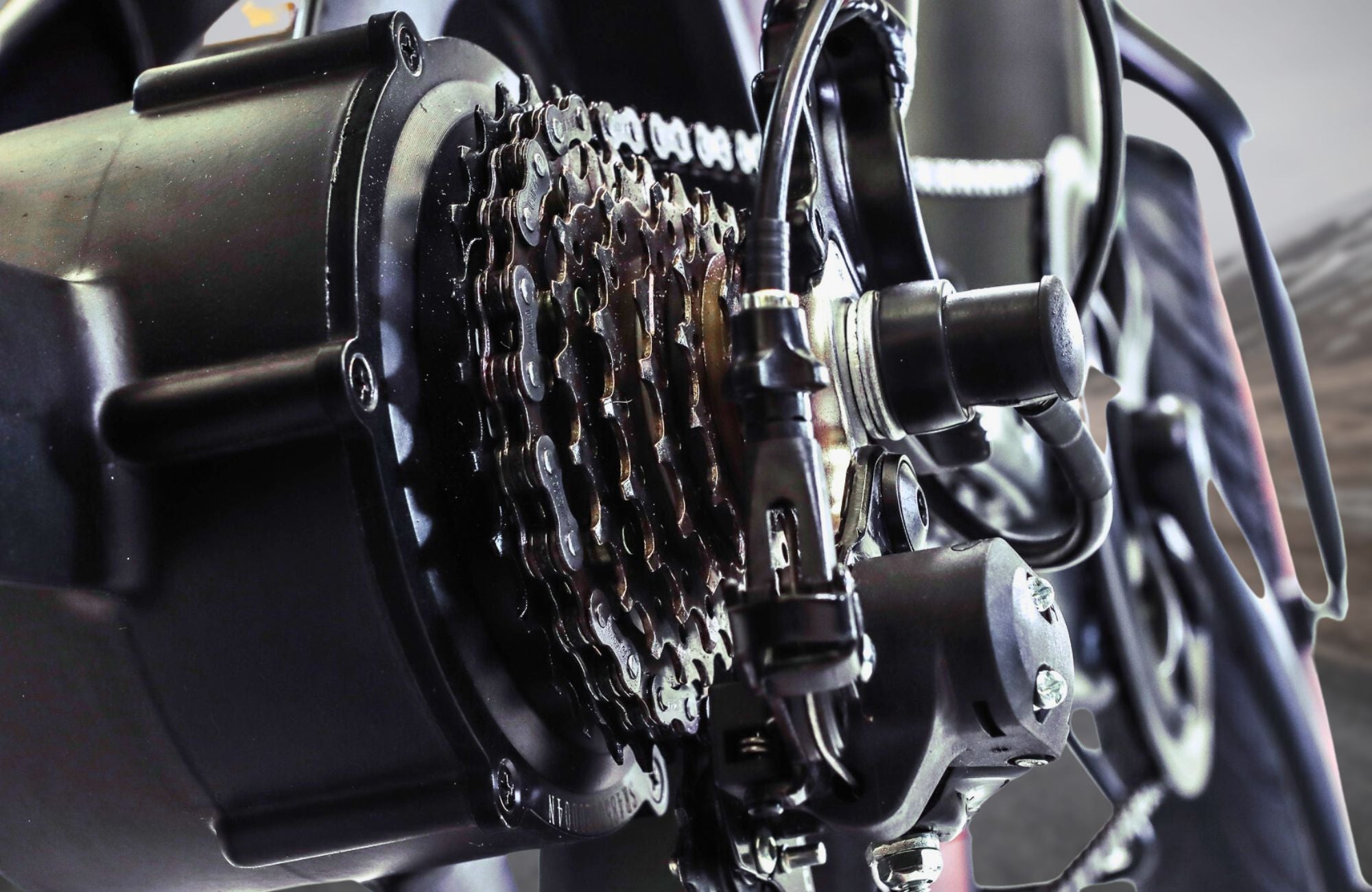Decoding Ebike Motors A Guide to Hub Motors vs. MidDrive Motors